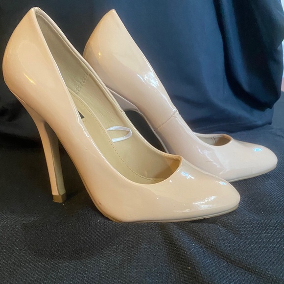 Shoes - Picture 5 of 10